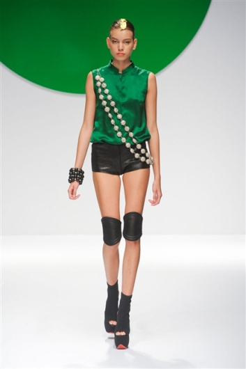 Fotoservizio/SS 2012/WOMEN/KRIZIA/3