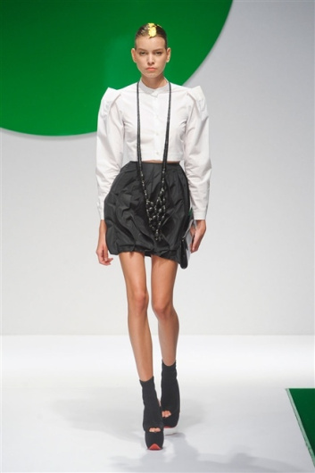 Fotoservizio/SS 2012/WOMEN/KRIZIA/21