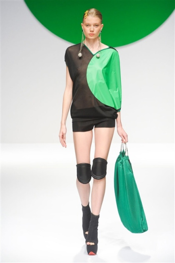 Fotoservizio/SS 2012/WOMEN/KRIZIA/16