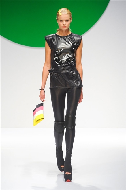 Fotoservizio/SS 2012/WOMEN/KRIZIA/29