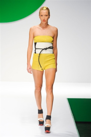 Fotoservizio/SS 2012/WOMEN/KRIZIA/31