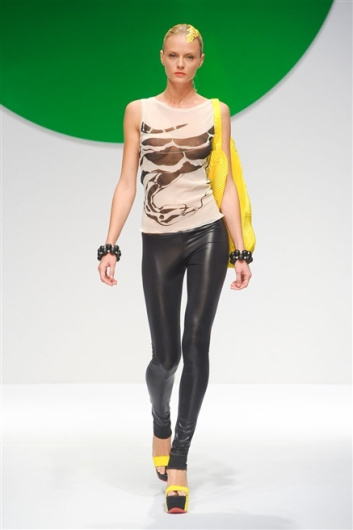 Fotoservizio/SS 2012/WOMEN/KRIZIA/24