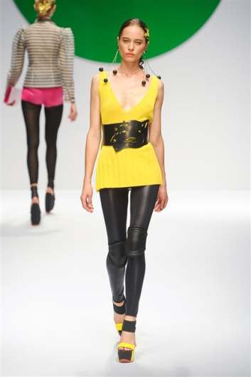 Fotoservizio/SS 2012/WOMEN/KRIZIA/26