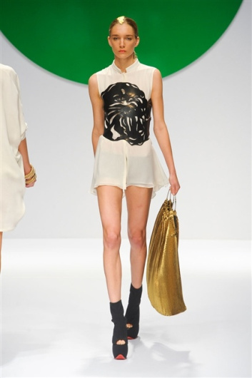 Fotoservizio/SS 2012/WOMEN/KRIZIA/40