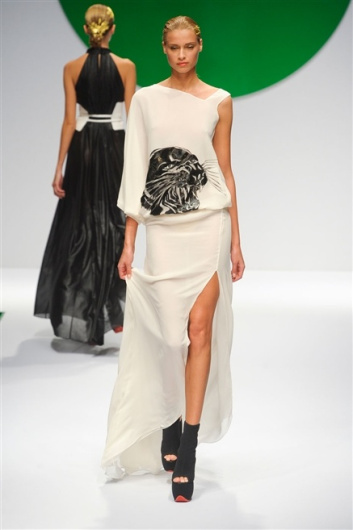 Fotoservizio/SS 2012/WOMEN/KRIZIA/43