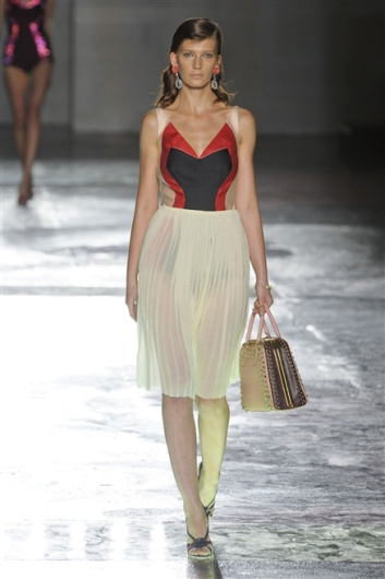 Fotoservizio/SS 2012/WOMEN/PRADA/29