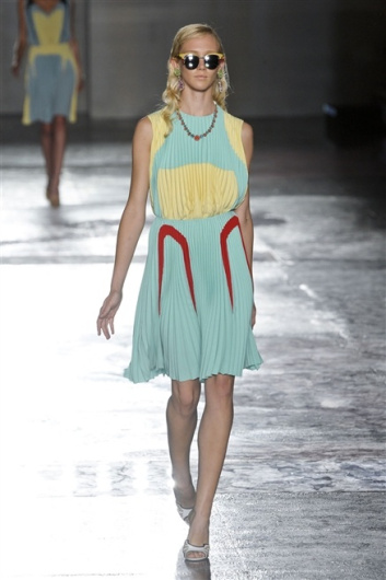 Fotoservizio/SS 2012/WOMEN/PRADA/21