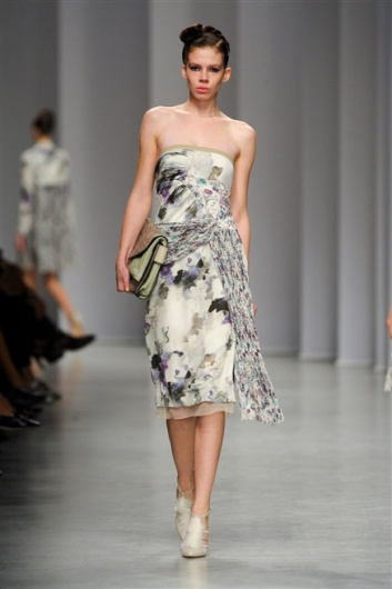 Fotoservizio/SS 2012/WOMEN/ANTONIO MARRAS/4
