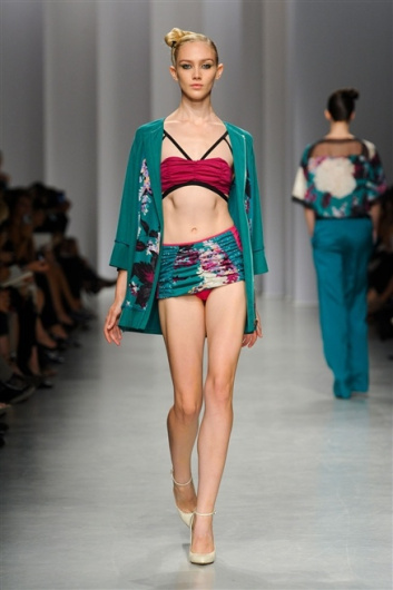 Fotoservizio/SS 2012/WOMEN/ANTONIO MARRAS/11