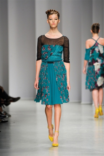 Fotoservizio/SS 2012/WOMEN/ANTONIO MARRAS/14