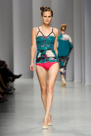 Fotoservizio/SS 2012/WOMEN/ANTONIO MARRAS/15