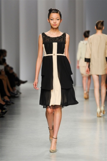 Fotoservizio/SS 2012/WOMEN/ANTONIO MARRAS/20
