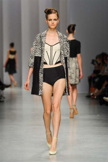 Fotoservizio/SS 2012/WOMEN/ANTONIO MARRAS/22