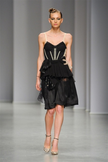 Fotoservizio/SS 2012/WOMEN/ANTONIO MARRAS/23