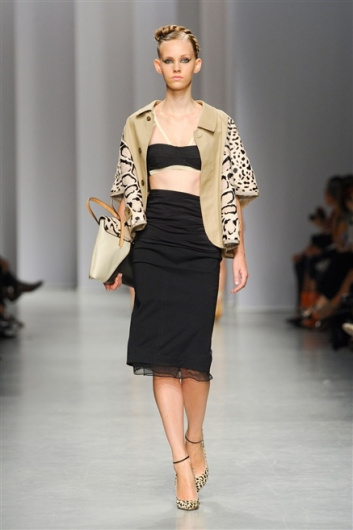 Fotoservizio/SS 2012/WOMEN/ANTONIO MARRAS/24