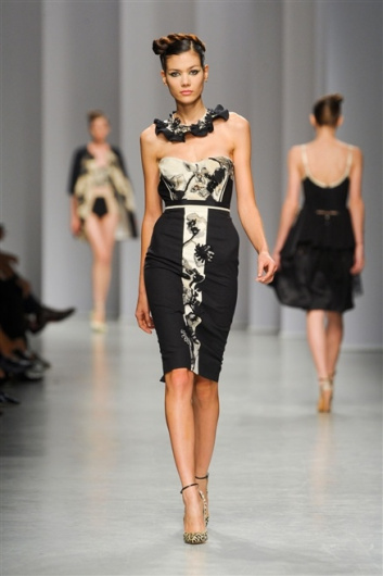 Fotoservizio/SS 2012/WOMEN/ANTONIO MARRAS/25