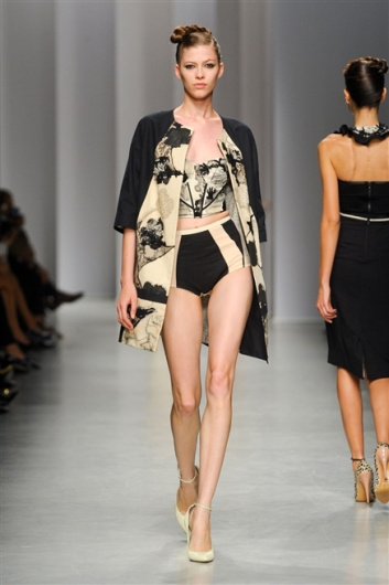 Fotoservizio/SS 2012/WOMEN/ANTONIO MARRAS/26
