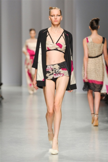 Fotoservizio/SS 2012/WOMEN/ANTONIO MARRAS/41
