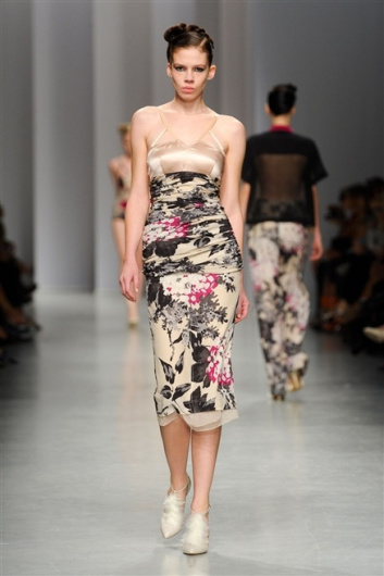Fotoservizio/SS 2012/WOMEN/ANTONIO MARRAS/37