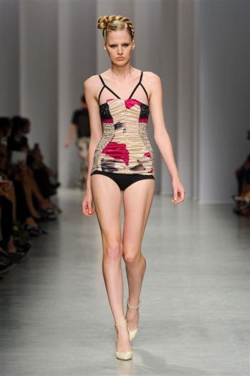 Fotoservizio/SS 2012/WOMEN/ANTONIO MARRAS/38