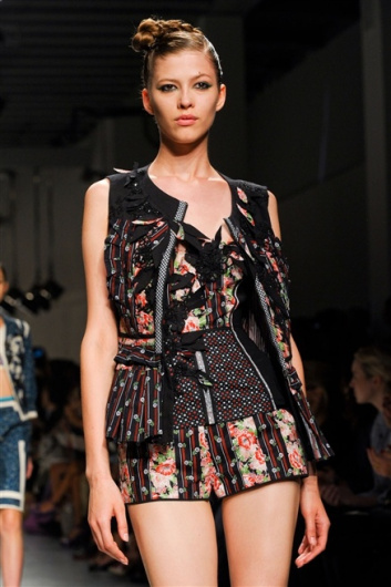 Fotoservizio/SS 2012/WOMEN/ANTONIO MARRAS/47