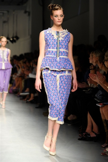Fotoservizio/SS 2012/WOMEN/ANTONIO MARRAS/77