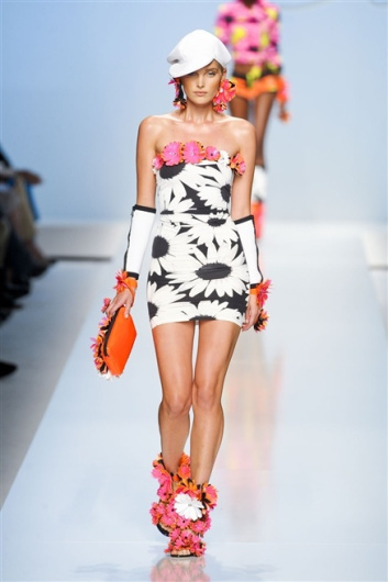 Fotoservizio/SS 2012/WOMEN/BLUMARINE/19