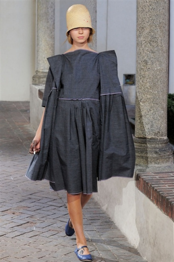 Fotoservizio/SS 2012/WOMEN/DANIELA GREGIS/1