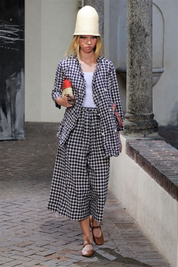 Fotoservizio/SS 2012/WOMEN/DANIELA GREGIS/20