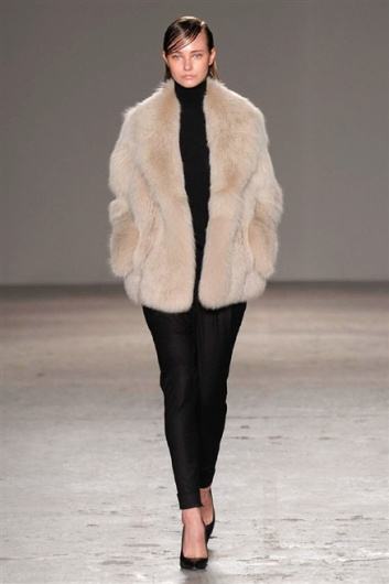 Fotoservizio/FW 2014-2015/WOMEN/CRISTIANO BURANI/DP1/3