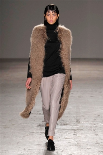 Fotoservizio/FW 2014-2015/WOMEN/CRISTIANO BURANI/DP1/14