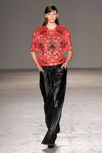 Fotoservizio/FW 2014-2015/WOMEN/CRISTIANO BURANI/DP1/24
