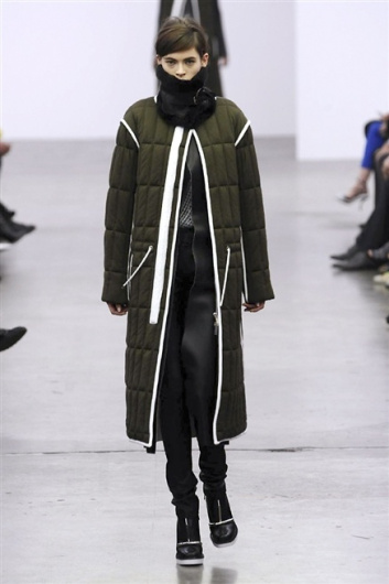 Fotoservizio/FW 2014-2015/WOMEN/ICEBERG/DP1/19
