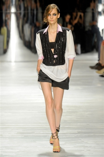 Fotoservizio/SS 2012/WOMEN/ICEBERG/2