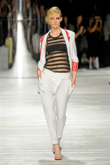 Fotoservizio/SS 2012/WOMEN/ICEBERG/3