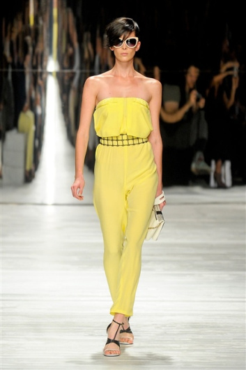 Fotoservizio/SS 2012/WOMEN/ICEBERG/6