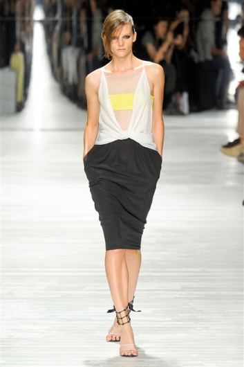 Fotoservizio/SS 2012/WOMEN/ICEBERG/13