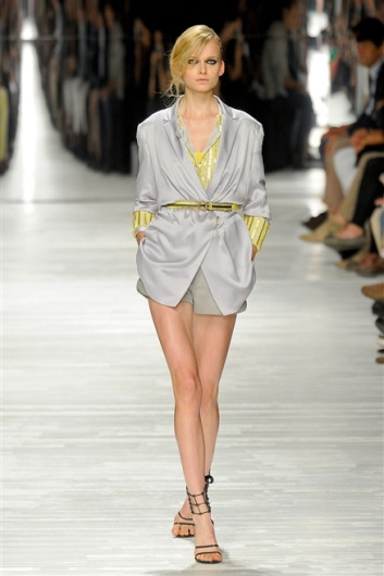 Fotoservizio/SS 2012/WOMEN/ICEBERG/15