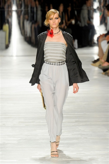 Fotoservizio/SS 2012/WOMEN/ICEBERG/16