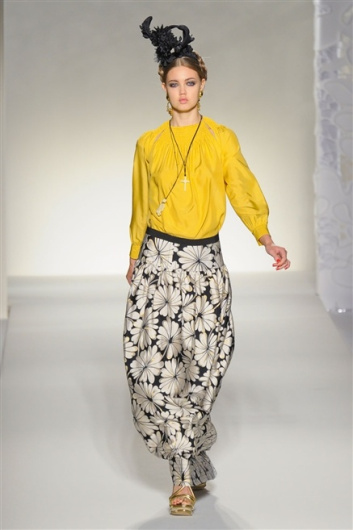 Fotoservizio/SS 2012/WOMEN/MOSCHINO/6