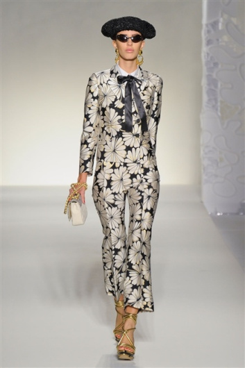 Fotoservizio/SS 2012/WOMEN/MOSCHINO/7