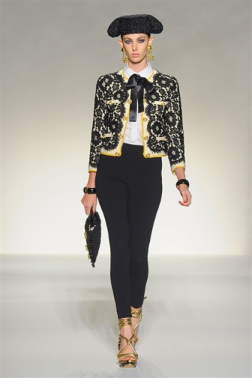 Fotoservizio/SS 2012/WOMEN/MOSCHINO/5