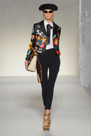 Fotoservizio/SS 2012/WOMEN/MOSCHINO/18