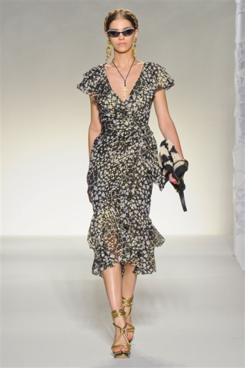 Fotoservizio/SS 2012/WOMEN/MOSCHINO/19