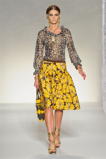 Fotoservizio/SS 2012/WOMEN/MOSCHINO/20