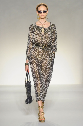 Fotoservizio/SS 2012/WOMEN/MOSCHINO/21