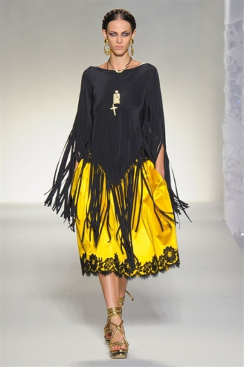 Fotoservizio/SS 2012/WOMEN/MOSCHINO/13