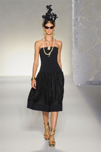 Fotoservizio/SS 2012/WOMEN/MOSCHINO/15