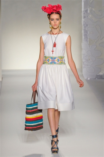 Fotoservizio/SS 2012/WOMEN/MOSCHINO/28