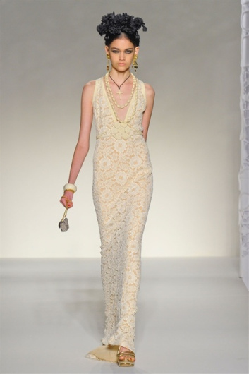 Fotoservizio/SS 2012/WOMEN/MOSCHINO/31